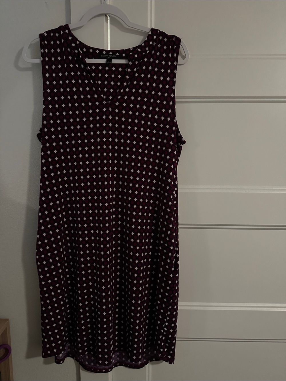 Banana Republic Sleeveless Burgundy Diamond-Print Midi Dress with pockets
